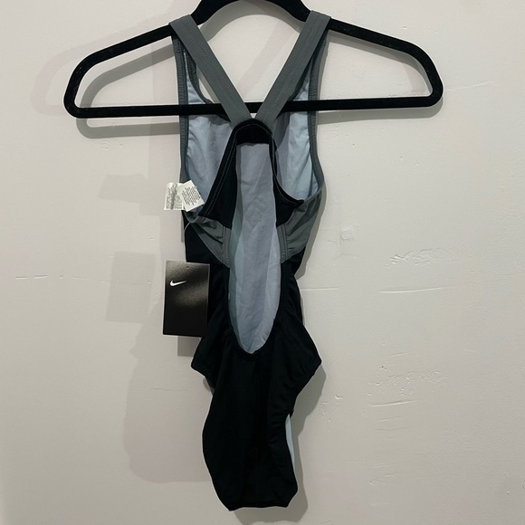 Nike Poly Color Surge Fastback One Piece Swimsuit - Picture 3 of 6